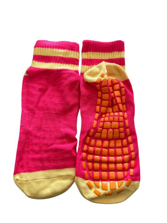 Red non slip breathable sporty ankle socks